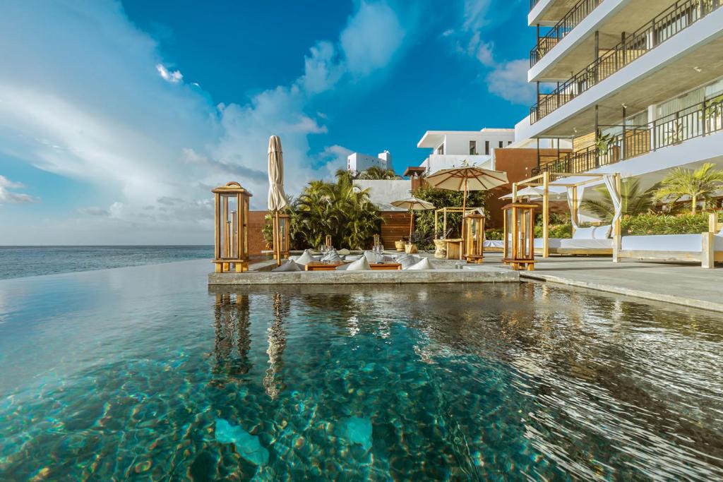 B Unique Cozumel